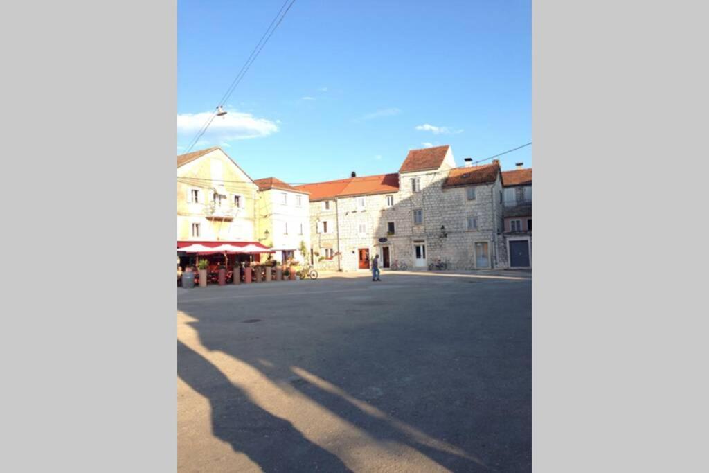 Apartman Knezovic สตารีกราด ภายนอก รูปภาพ